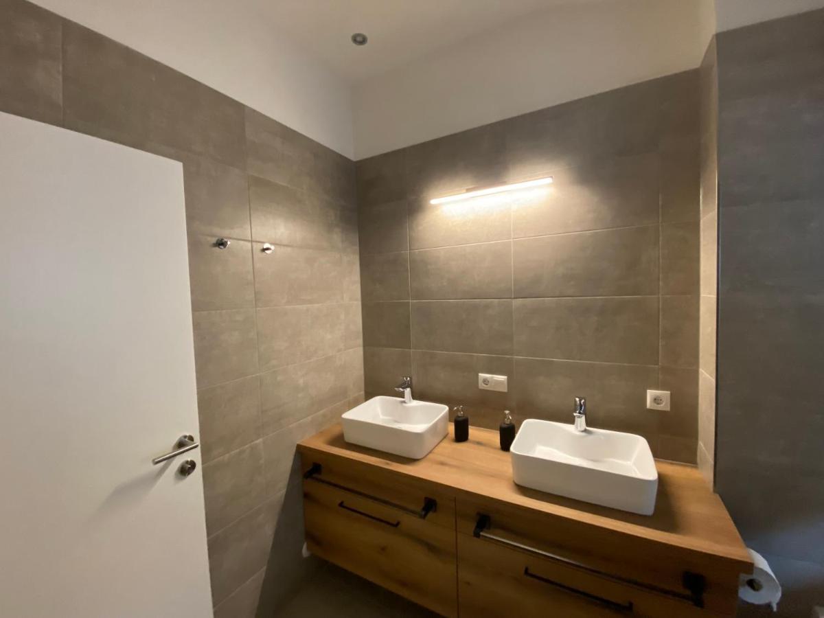Sun Hill Apartment *